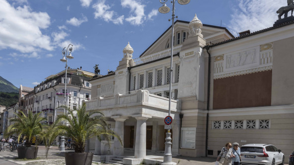 Theaterplatz, Meran