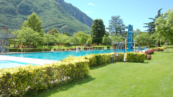 Lido di Bolzano piscina olimpionica e prato