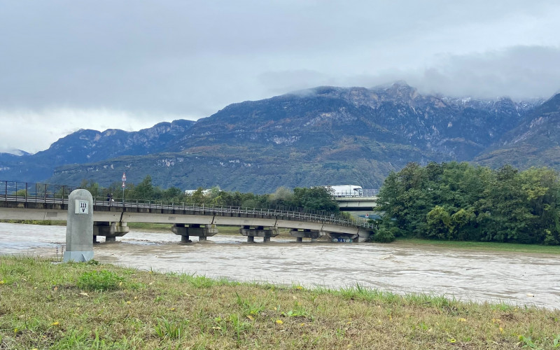 Hochwasser, Etsch bei Auer