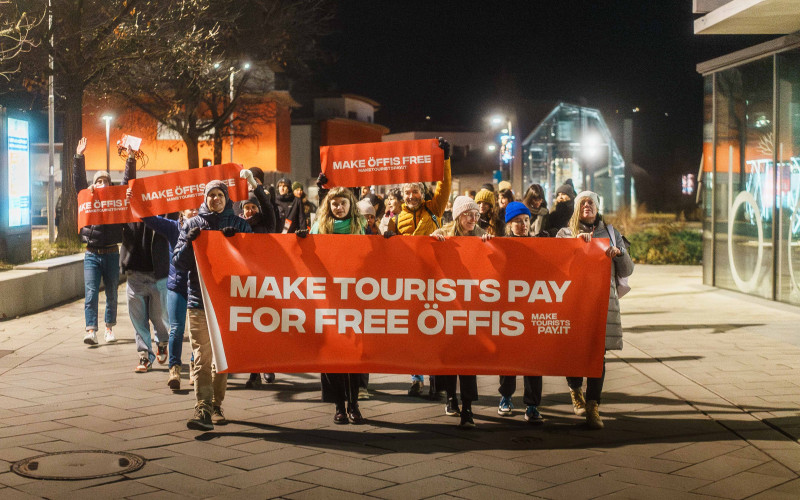 Make Tourists Pay Demo in Bruneck