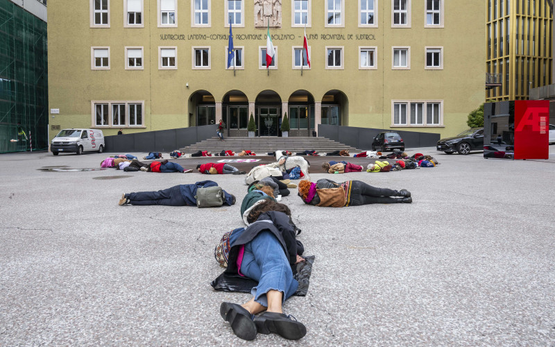 Frauenmarsch flashmob landtag