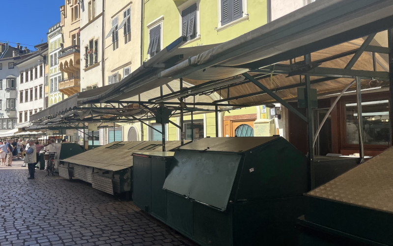 Geschlossene Stände am Obstmarkt
