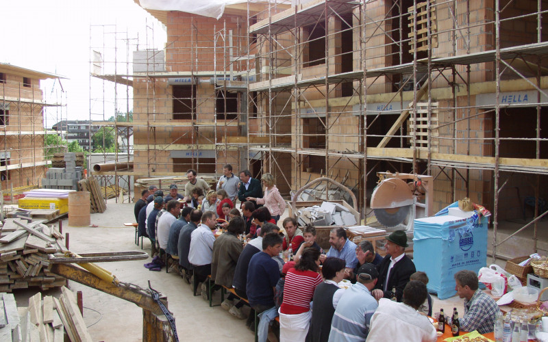 Festa per la realizzazione del tetto della cooperativa Schlern a Castelrotto