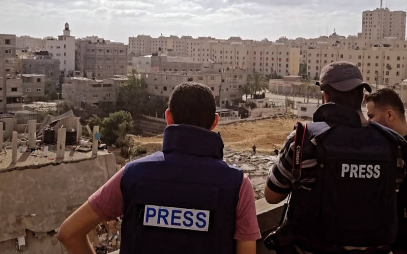 palestinian_journalists_filming_the_israeli_bombing_of_civilian_neighborhoods