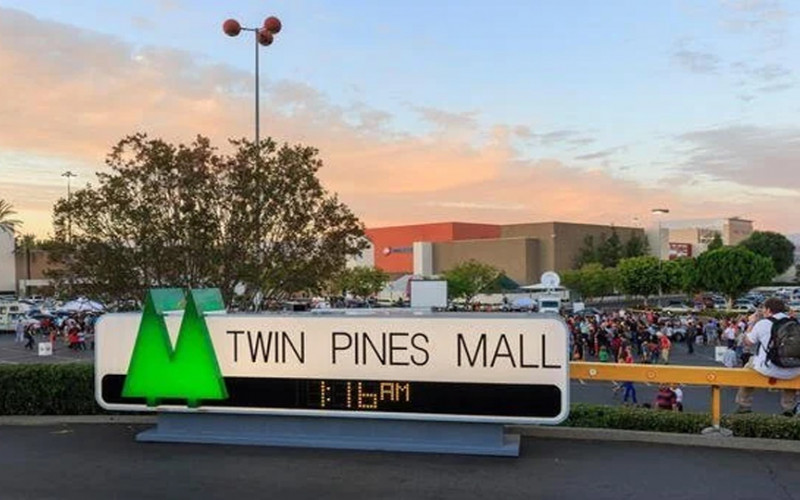 Twin Pines Mall