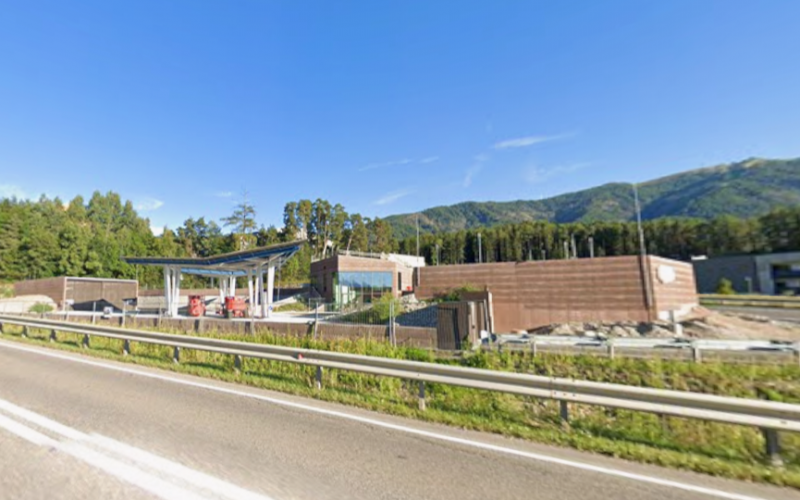 La stazione H2 di Brunico/Perca realizzata da Alperia sul cui futuro si addensano non poche incertezze.