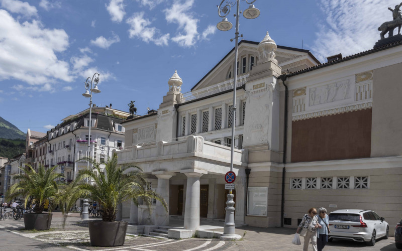 Theaterplatz, Meran