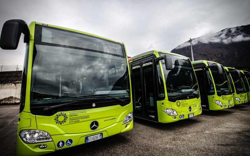 Sad, autobus, autisti