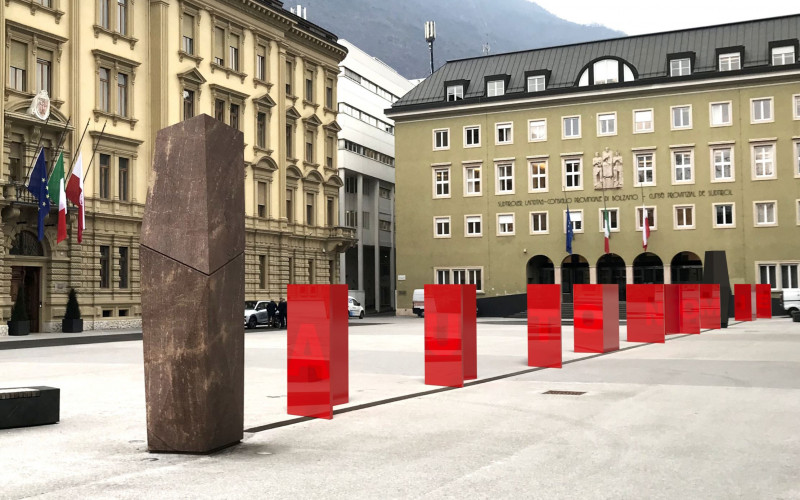 L'installazione in piazza Magnago