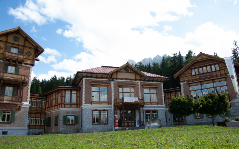 Grand Hotel Toblach: Konstantin Wecker wird am Mittwoch, 6. Oktober 2021, 20 Uhr, aus seinen aktuellen Büchern lesen.