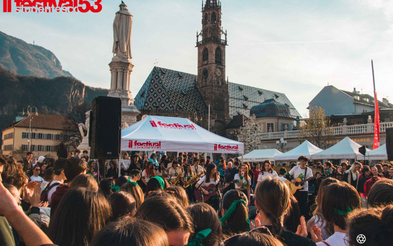 Il festival 53 in Piazza Walher