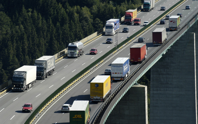 Verkehr auf der Europabrücke