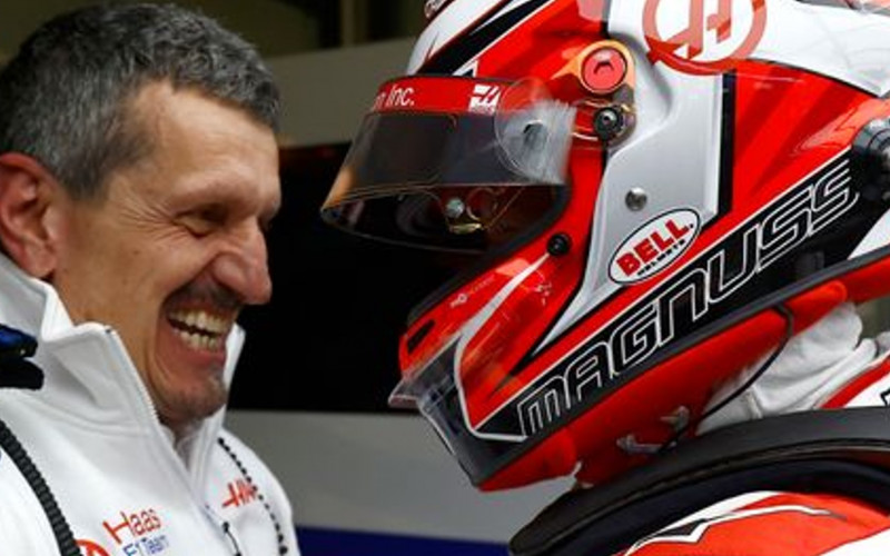 Guenther Steiner con Magnussen